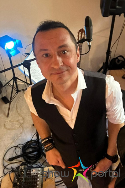 Kytarista a zpěvák Andy De Light