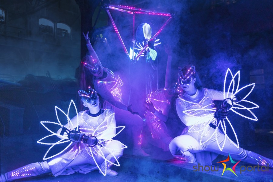 ALIATRIX | Moderní světelná show s LED kostýmy
