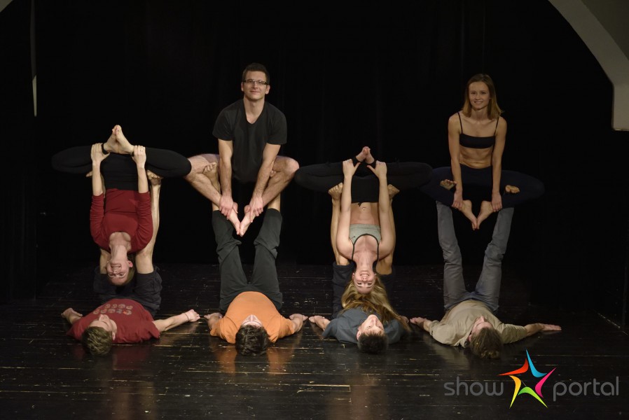 Acro-dancers - AirAcro