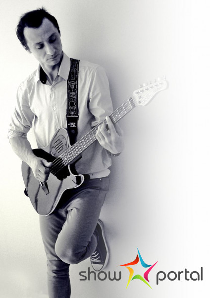 Kytarista a zpěvák Andy De Light