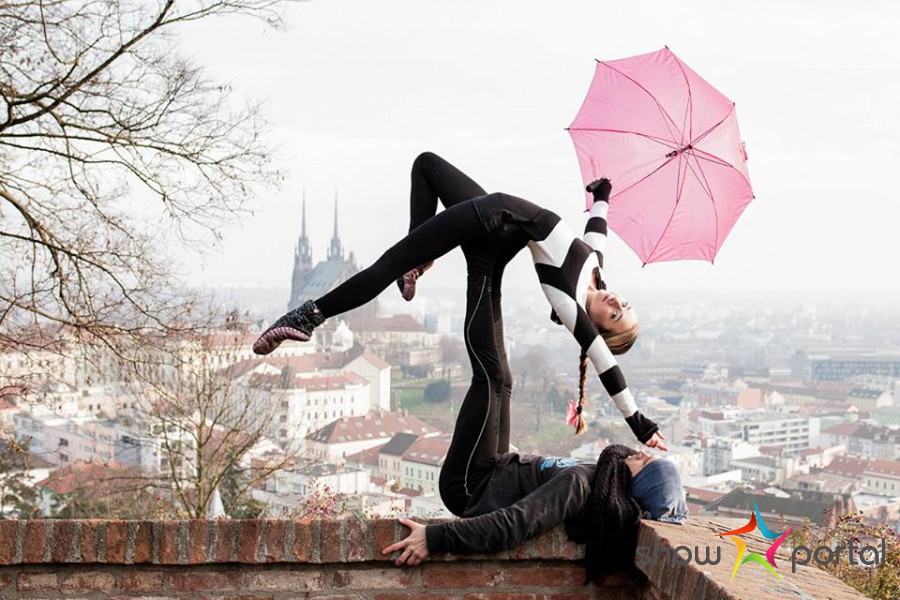 Acro-dancers - AirAcro