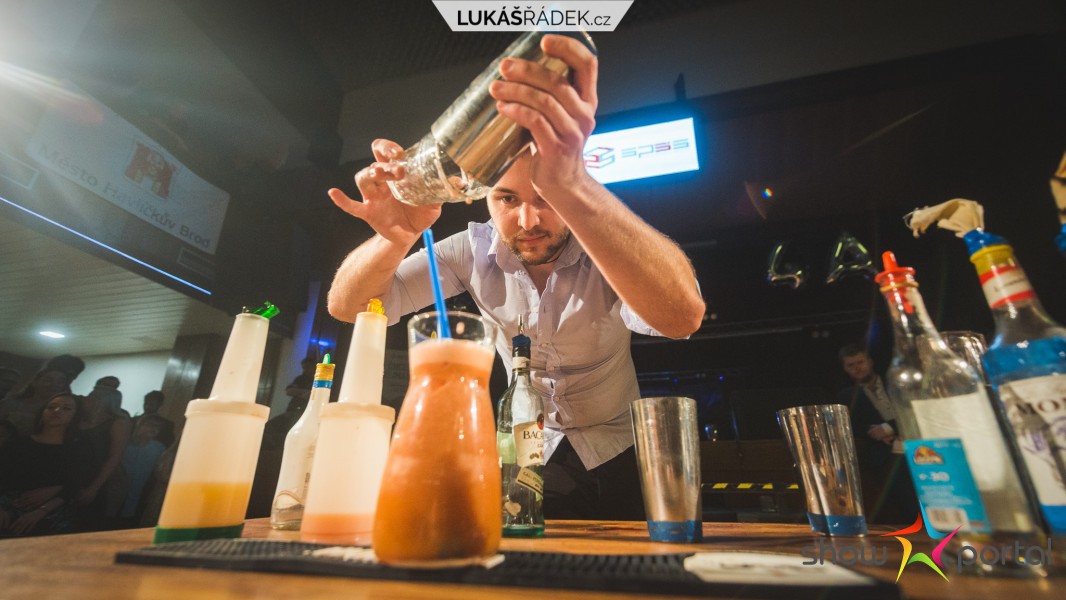 Barmanská show & Cocktailový servis - Vít Vlasák