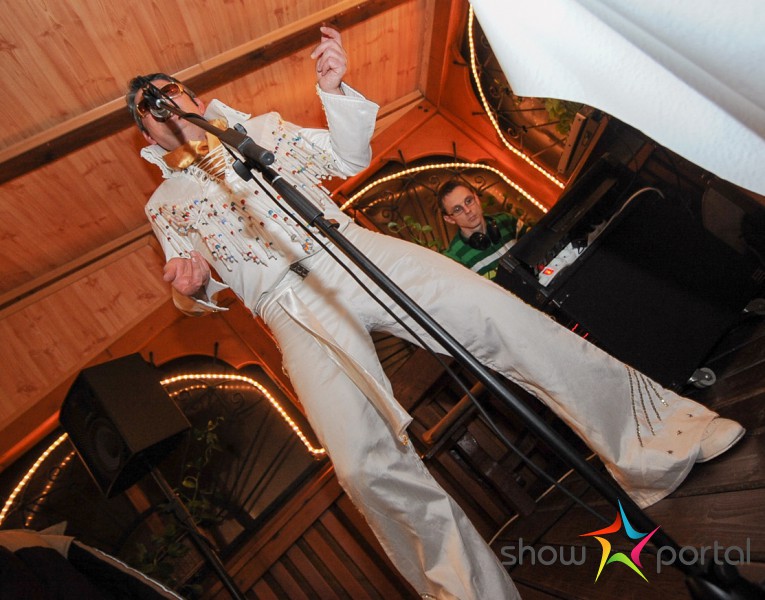 Martin SMĚŘIČKA - bavič, moderátor, hlasový imitátor s kytarou, ELVIS show /SK/