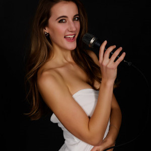 Moderátorka, zpěvačka Dominika Fišerová