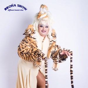 Broňa show, tak trochu jiná travesti