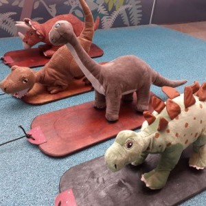 DINOSAUŘI: HOP… A JSME V PRAVĚKU!